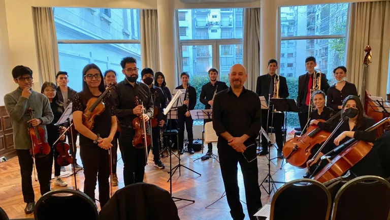 Música en vivo: La Orquesta de los Barrios